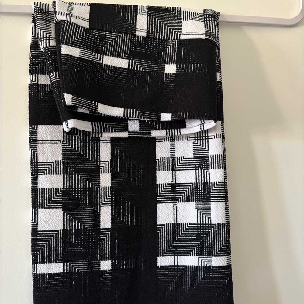 LuLaRoe Black and White Pencil Skirt. Barely worn. Non smoking home